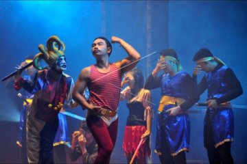 Pementasan operet sirkus Bulan Sabit