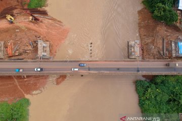 Pembangunan jembatan Jalan Lintas Sumatera