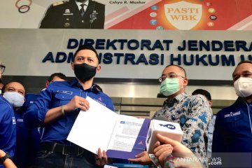 Demokrat serahkan lima boks bukti dokumen ke Kemenkumham