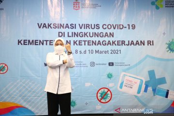 Kemnaker vaksinasi COVID-19 untuk 4.422 pegawai pusat dan daerah