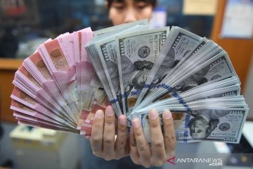 Investor beralih ke aset aman, kurs rupiah awal pekan melemah