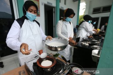 Tradisi Memasak Kue Apam