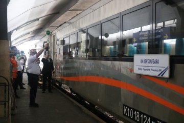 KA Kertanegara perdana diberangkatkan KAI Daop 8 Surabaya