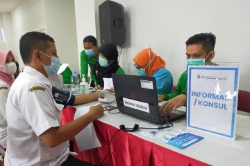 Ribuan guru SD dan SMP di Surabaya ikuti vaksinasi COVID-19
