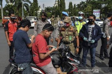 Razia Masker Untuk Pengguna Jalan