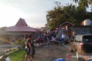 Puluhan rumah di Gunungsitoli rusak dilanda puting beliung