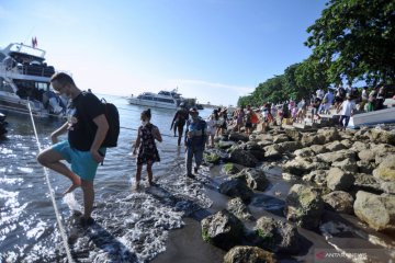 Penyeberangan kapal cepat jelang libur Nyepi