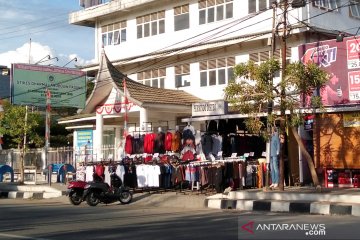 Ketika trotoar di Padang dikuasai pedagang