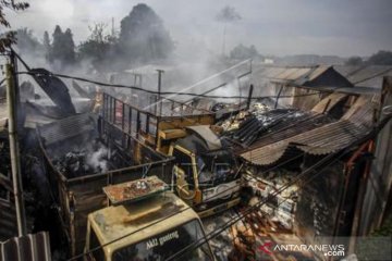 Kebakaran Gudang Barang Bekas  