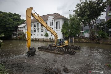SDA DKI keruk sungai di 10 lokasi di Jakarta Pusat