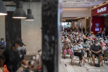 Vaksinasi Massal Lansia Di Palembang