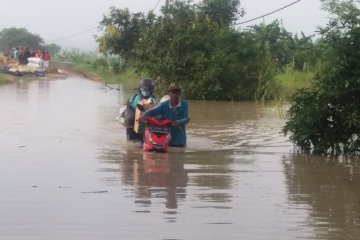 Banjir di Gresik putus akses jalan raya di Morowudi