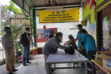 Vaksinasi rabies gratis hewan peliharaan digelar di Petamburan