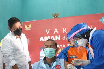 Ketua RT di Kota Kediri dapat giliran vaksinasi COVID-19