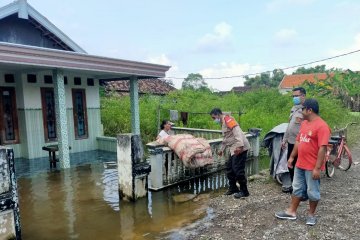 Banjir akibat luapan Kali Lamong di Gresik mulai surut