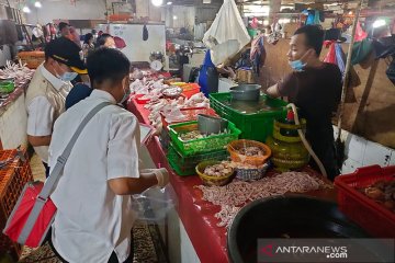 Pemkot Jakpus sidak Pasar Johar Baru periksa kelayakan makanan