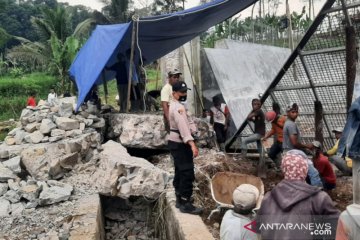 Bendungan di Cianjur jebol, rumah dan sawah warga terdampak