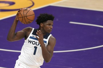 Wolves menang berkat 40-an poin Edwards dan Karl-Anthony Towns