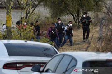 Pria bersenjata bunuh 13 polisi Meksiko di siang bolong