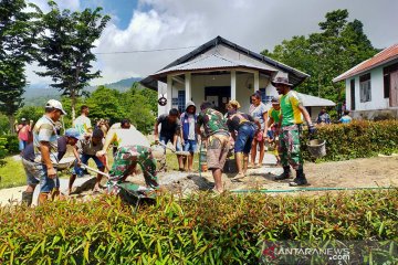 TNI bantu warga Timor Tengah Utara bangun rumah ibadah
