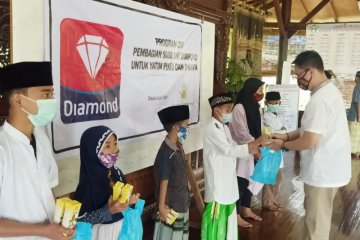 Diamond bagikan 1.800 susu UHT kepada yatim piatu dan dhuafa