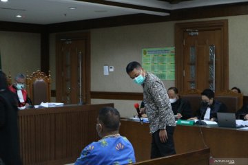 Ajudan Juliari Batubara bantah terima titipan uang