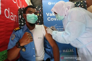 Vaksinasi Petugas Angkasa Pura II