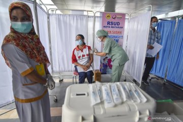 Pemkot Mataram sediakan paket sembako bagi lansia siap divaksin