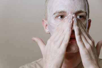 Di rumah saja, masih harus cuci muka secara teratur?