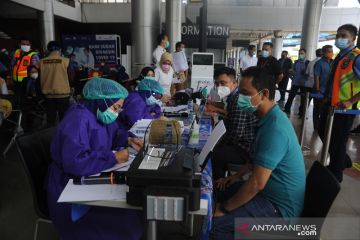 Bandara SMB II gelar vaksinasi 