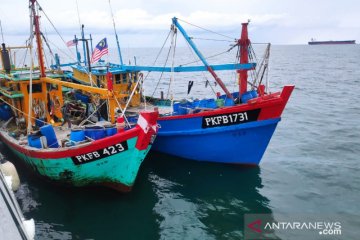 Bakamla tangkap 2 kapal pencuri ikan asal Malaysia di Selat Malaka