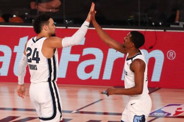 Grizzlies kejutkan Mavericks saat Luka Doncic berjuang keras