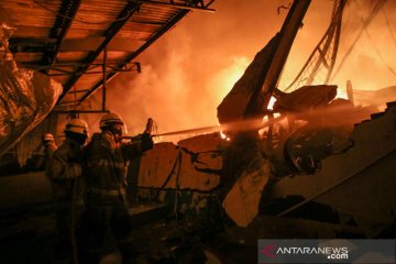 Kebakaran pabrik cat di Cikupa