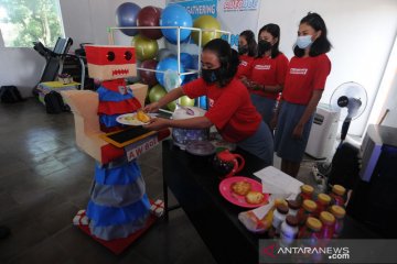 Robot pelayan rumah makan buatan pelajar SMK