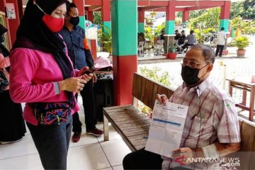 Pemkot Jaksel persuasif ajak lansia ikut vaksinasi