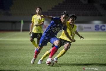 Pelatih Arema FC enggan pandang sebelah mata Barito Putera