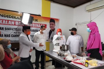 Produk UMKM di Surabaya siap dipasarkan Content Creator Academy