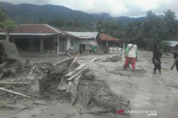 Bantuan logistik bagi korban banjir bandang di Sigi mulai tiba