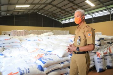 Ganjar dapati serapan gabah petani rendah saat cek gudang Bulog