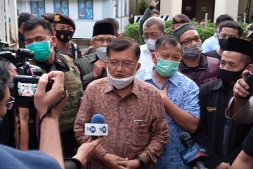 Mantan Wapres Jusuf Kalla kunjungi Gereja Katedral Makassar