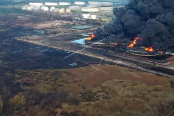 Kebakaran kilang Pertamina Balongan mulai mengecil