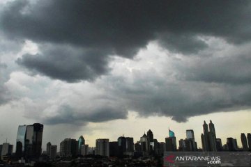 Sebagian DKI Jakarta diprakirakan hujan disertai petir pada Sabtu