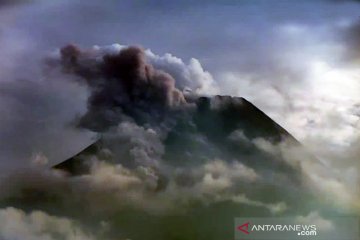 Gunung Merapi luncurkan awan panas guguran sejauh 1,5 km
