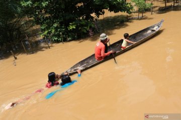 Banjir akibat tingginya intensitas hujan di Aceh Barat