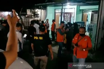 Densus 88 amankan seorang perempuan di Banjaran Bandung