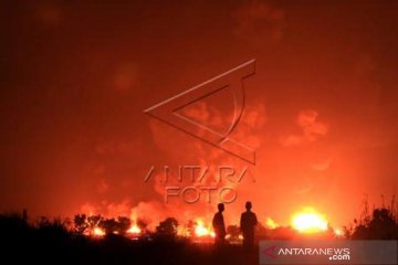 Kebakaran Tangki Pertamina Belum Padam