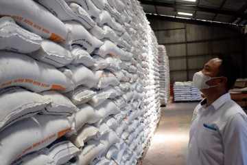 Bulog Sumbar siapkan 10 ribu ton beras hadapi Ramadhan