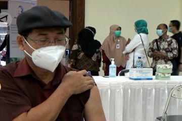 UGM vaksinasi dosen dan tenaga kependidikan