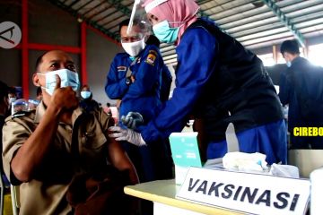 Vaksinasi tahap kedua di Cirebon dan Jambi