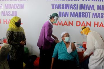 Jelang Ramadan, Pemprov Jatim vaksinasi takmir masjid